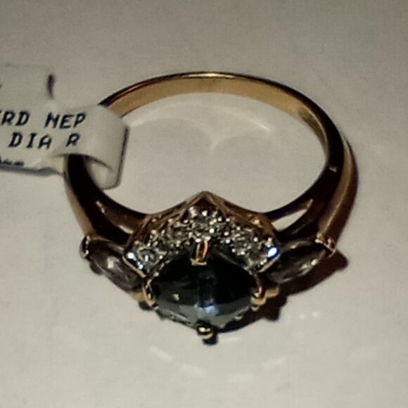 LAST ONE - 10Kt Yellow Gold Topaz and Diamond Ring - Picture 5 of 7